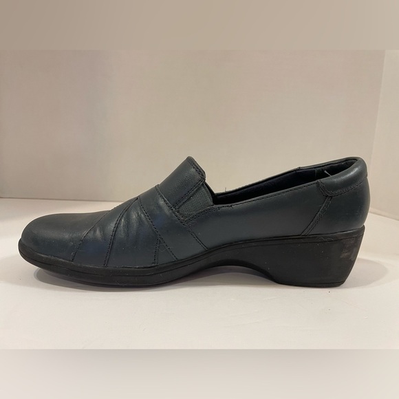 Clarks navy blue leather slide-on loafers shoes size 8 1/2 - Picture 2 of 10